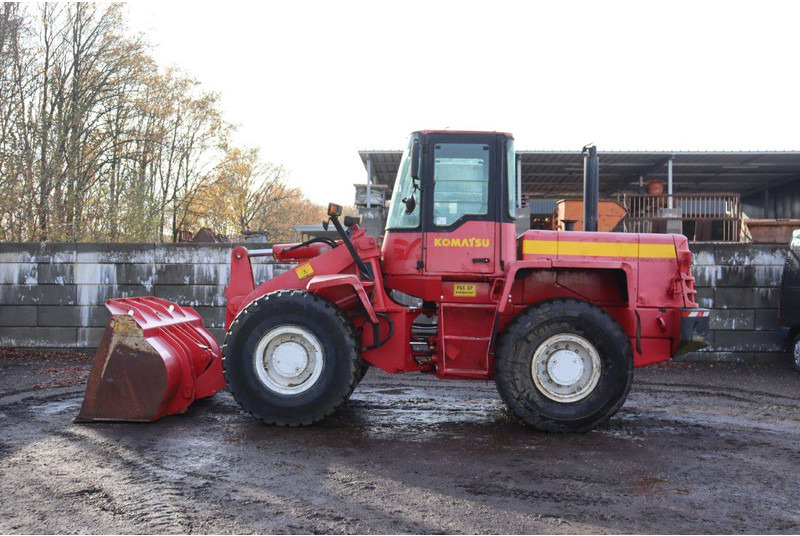 Chargeuse sur pneus Komatsu WA 270-3