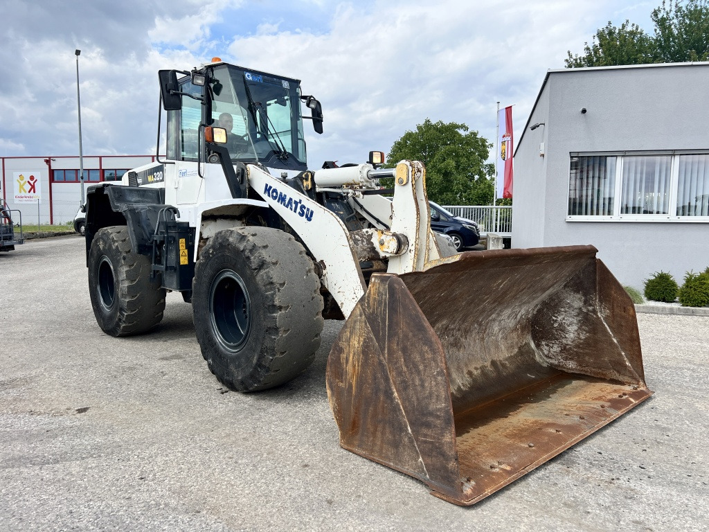 Chargeuse sur pneus Komatsu WA 320-6 (111584)