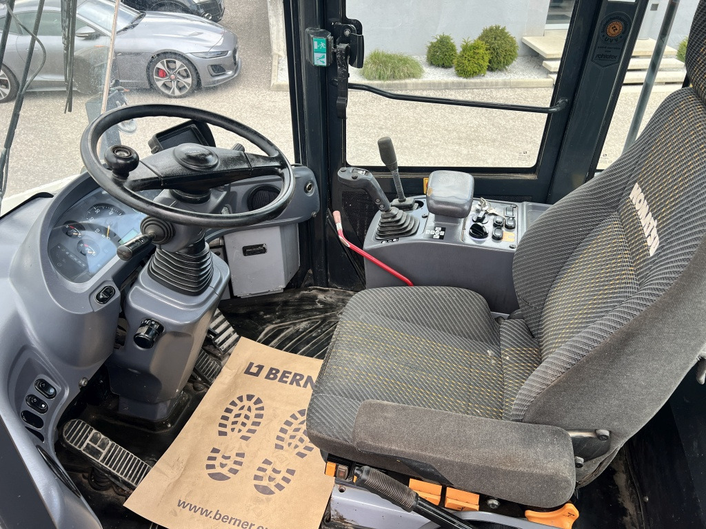 Chargeuse sur pneus Komatsu WA 320-6 (111584)