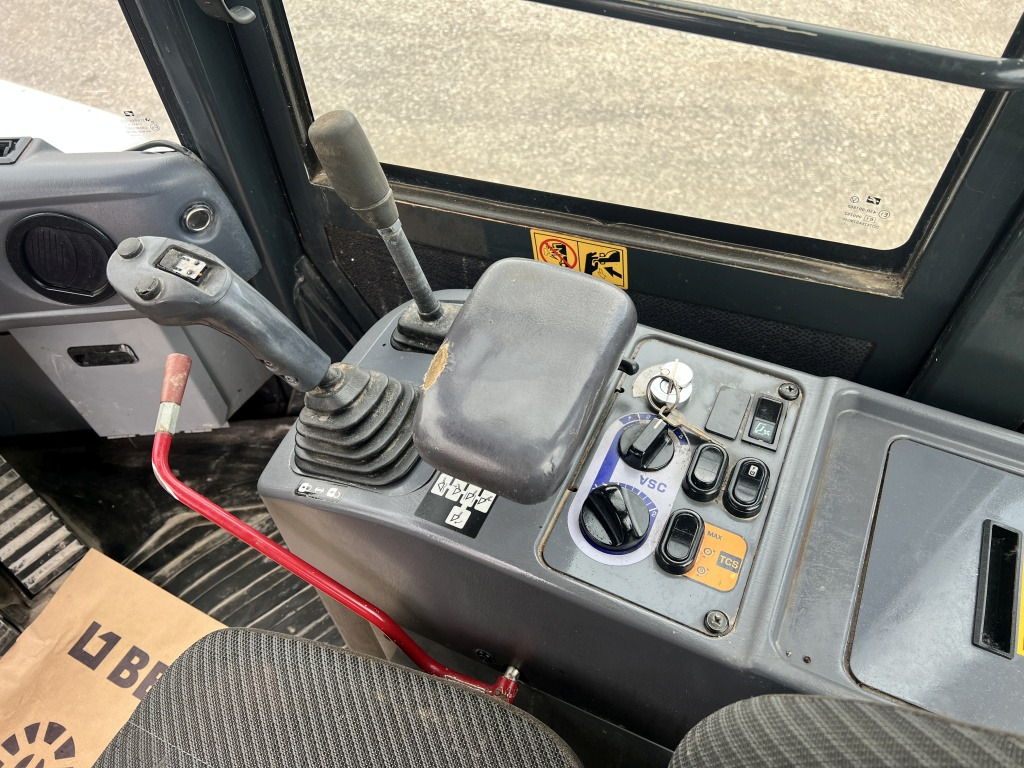 Chargeuse sur pneus Komatsu WA 320-6 (111584)