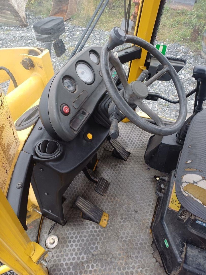 Chargeuse sur pneus Komatsu WB70A Pyöräkuormaaja
