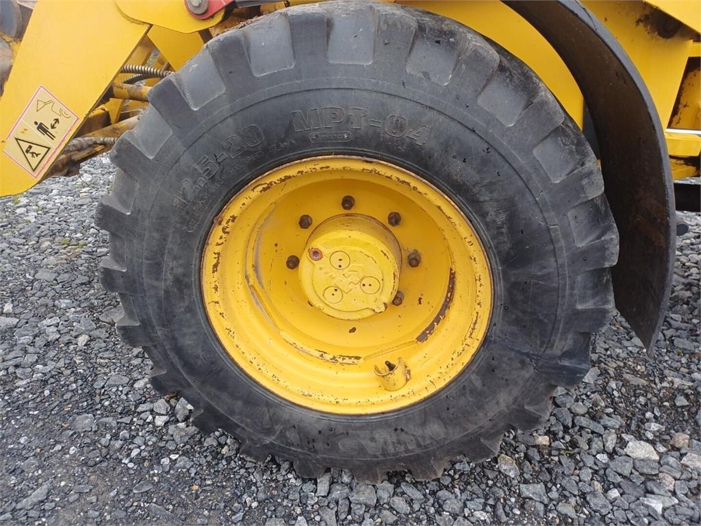Chargeuse sur pneus Komatsu WB70A Pyöräkuormaaja