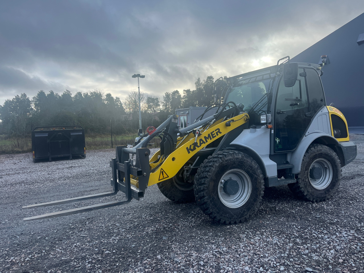 Chargeuse sur pneus Kramer 8085