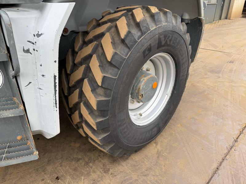 Chargeuse sur pneus Kramer 8155 / Forks / bucket