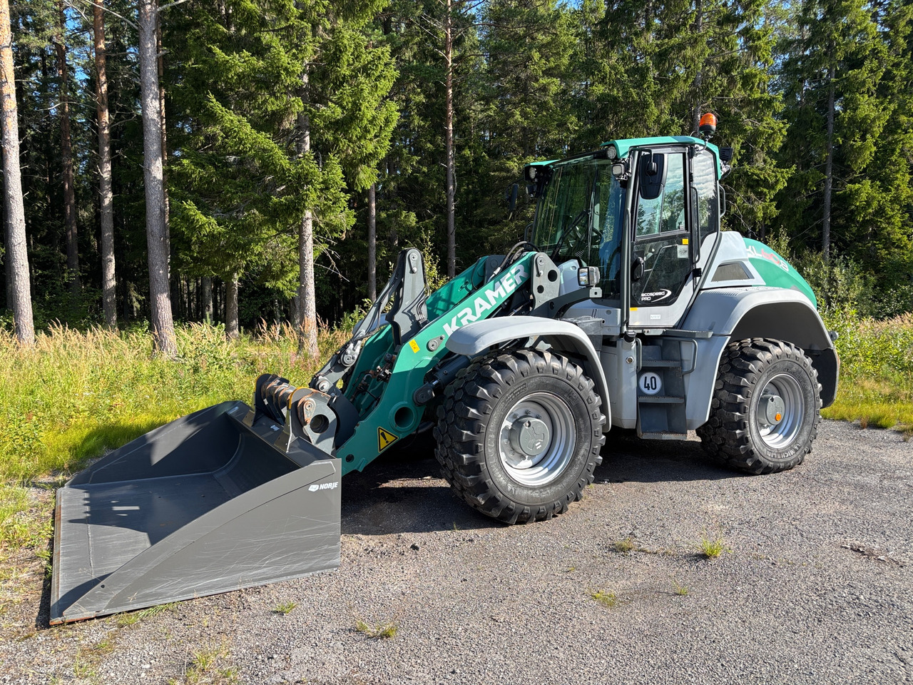 Chargeuse sur pneus Kramer KL60.8