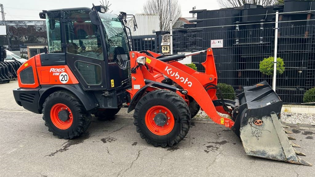 Chargeuse sur pneus Kubota R 065, Radlader, hydr. Schnellwechsler, Schaufel