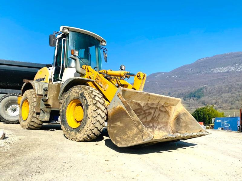 Chargeuse sur pneus LIEBHERR Chargeuse L524 10T
