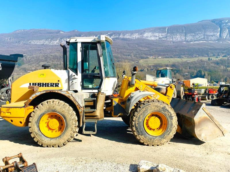 Chargeuse sur pneus LIEBHERR Chargeuse L524 10T