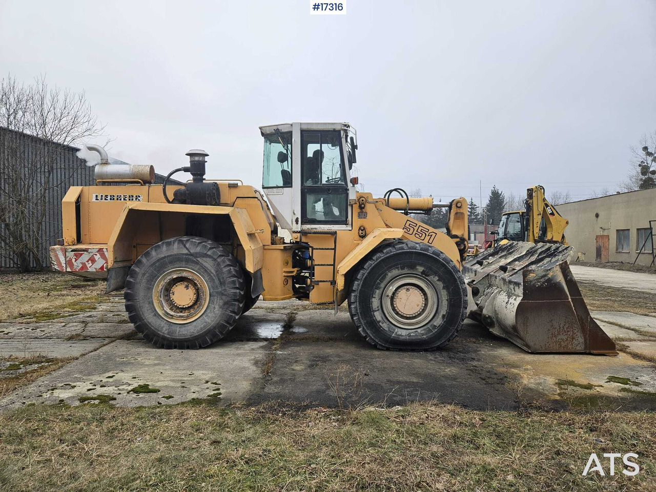 Chargeuse sur pneus LIEBHERR L551 wheel loader (1995)