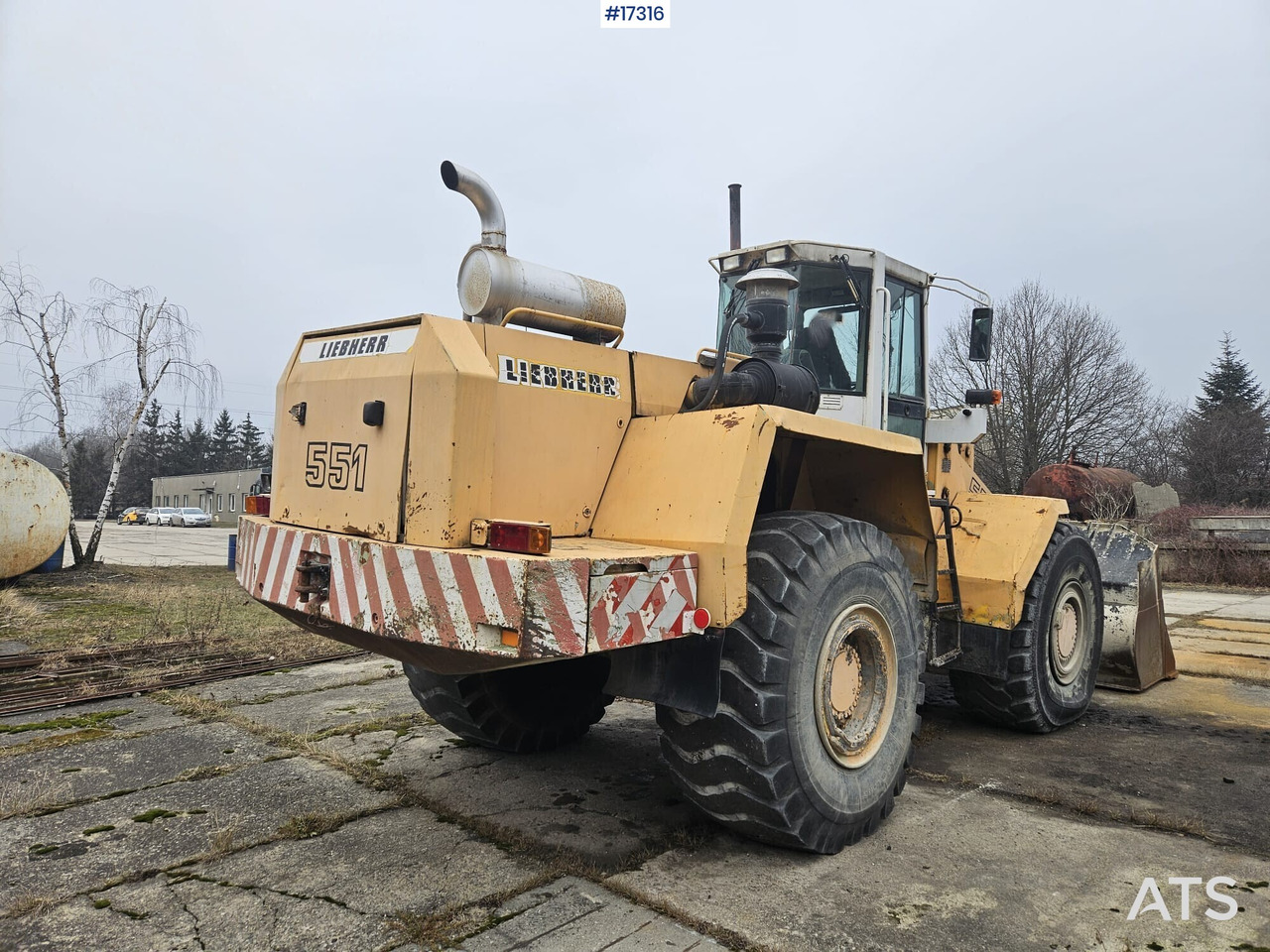 Chargeuse sur pneus LIEBHERR L551 wheel loader (1995)