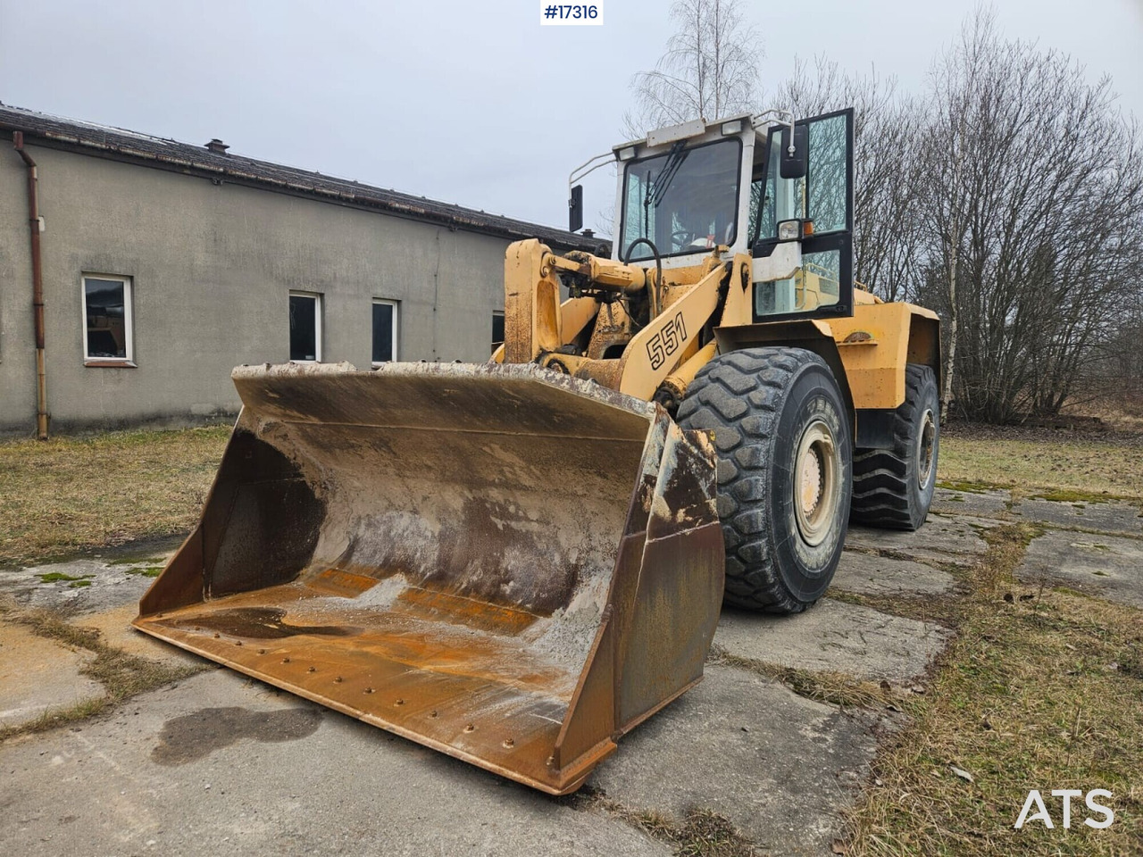 Chargeuse sur pneus LIEBHERR L551 wheel loader (1995)