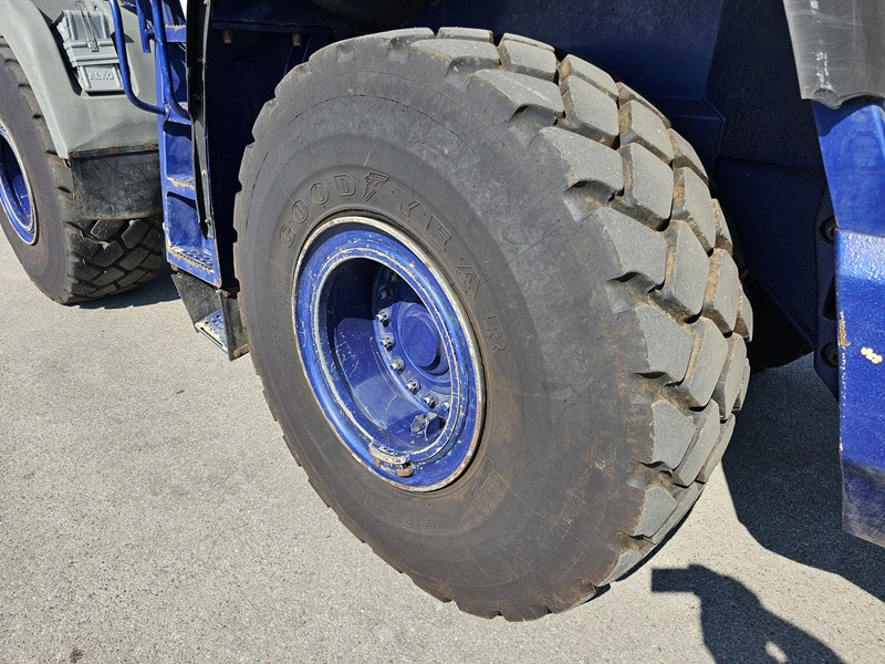 Chargeuse sur pneus LIEBHERR L556