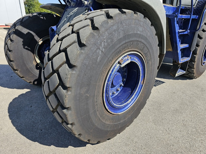 Chargeuse sur pneus LIEBHERR L556