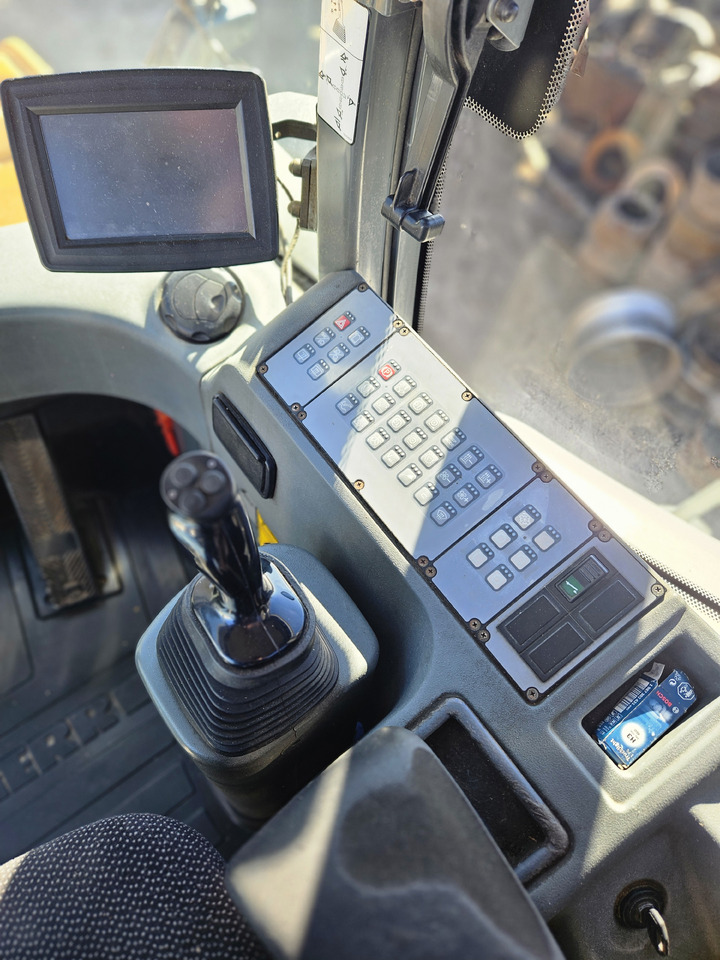 Chargeuse sur pneus LIEBHERR L566