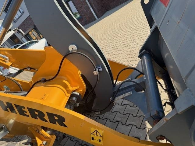 Chargeuse sur pneus LIEBHERR L 504 Compact