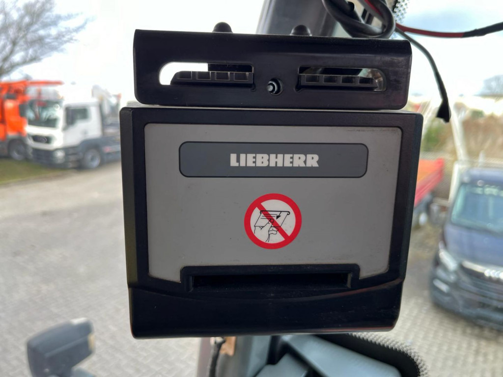 Chargeuse sur pneus LIEBHERR Radlader L 566 Radlader