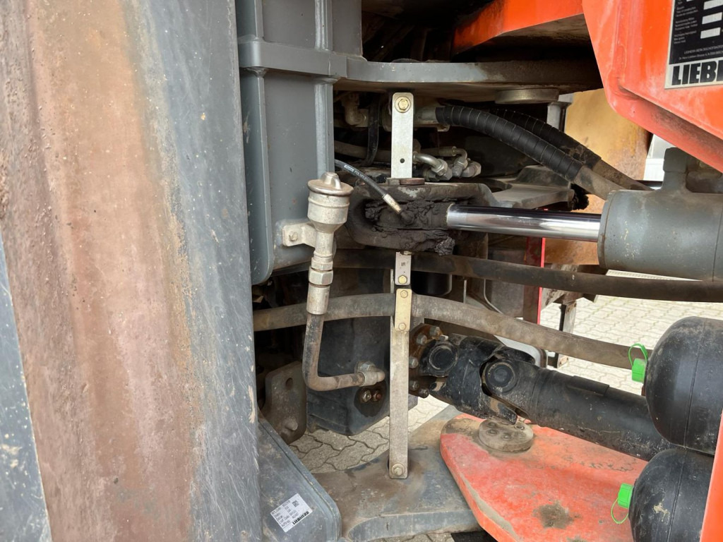 Chargeuse sur pneus LIEBHERR Radlader L 566 Radlader