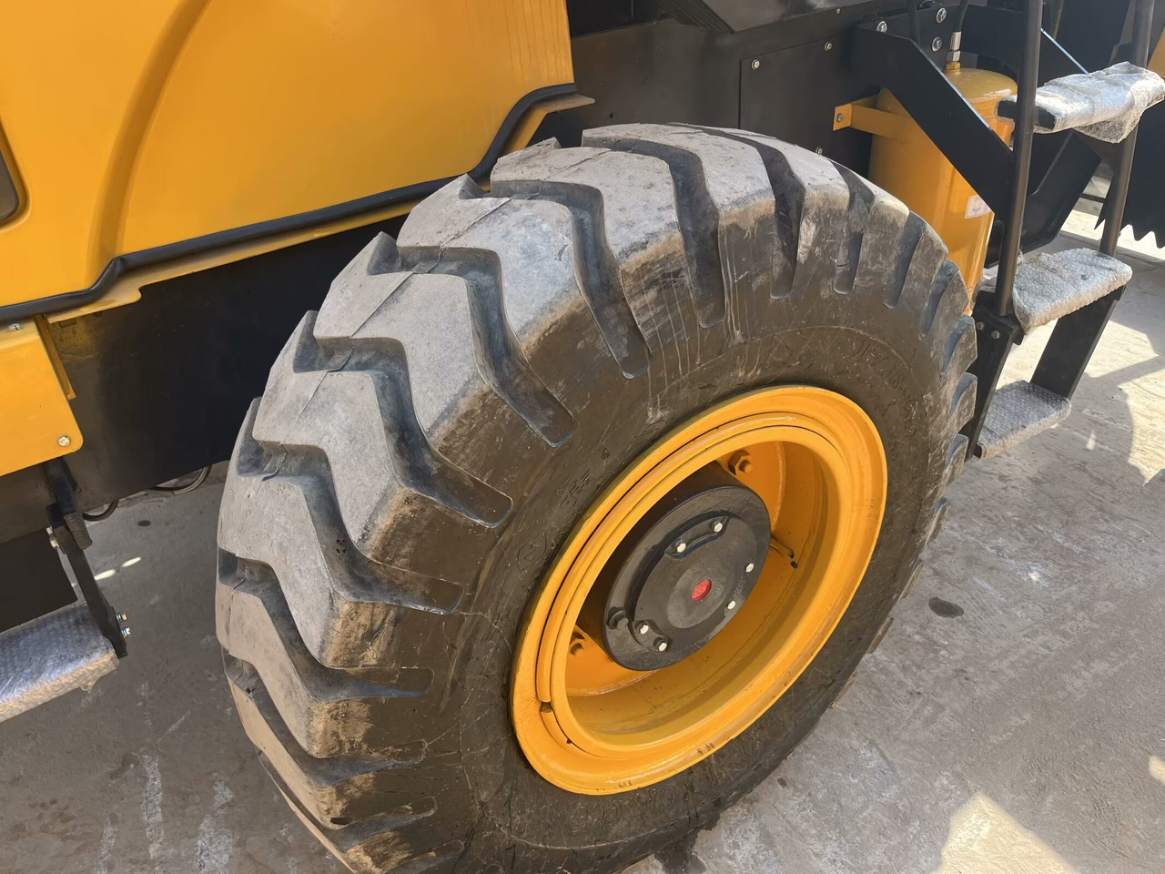 Chargeuse sur pneus LIUGONG 835