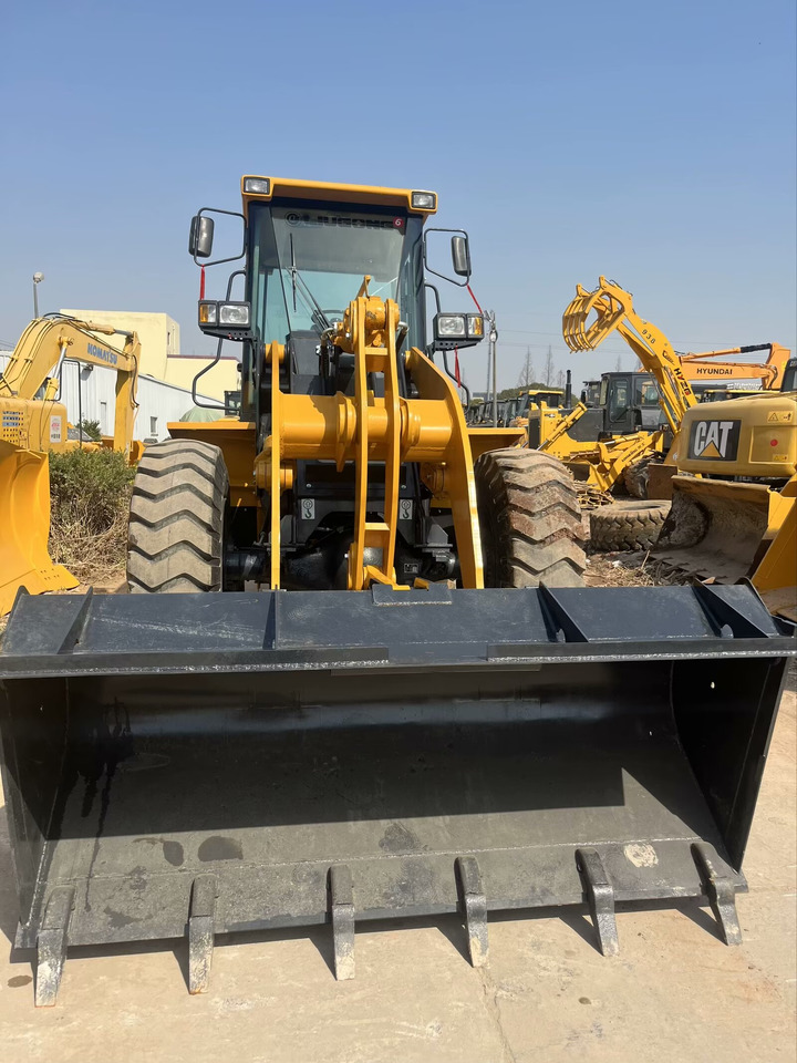 Chargeuse sur pneus LIUGONG 835