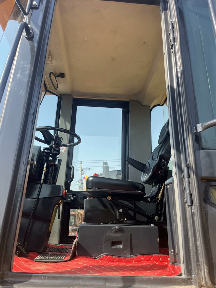 Chargeuse sur pneus LIUGONG 835