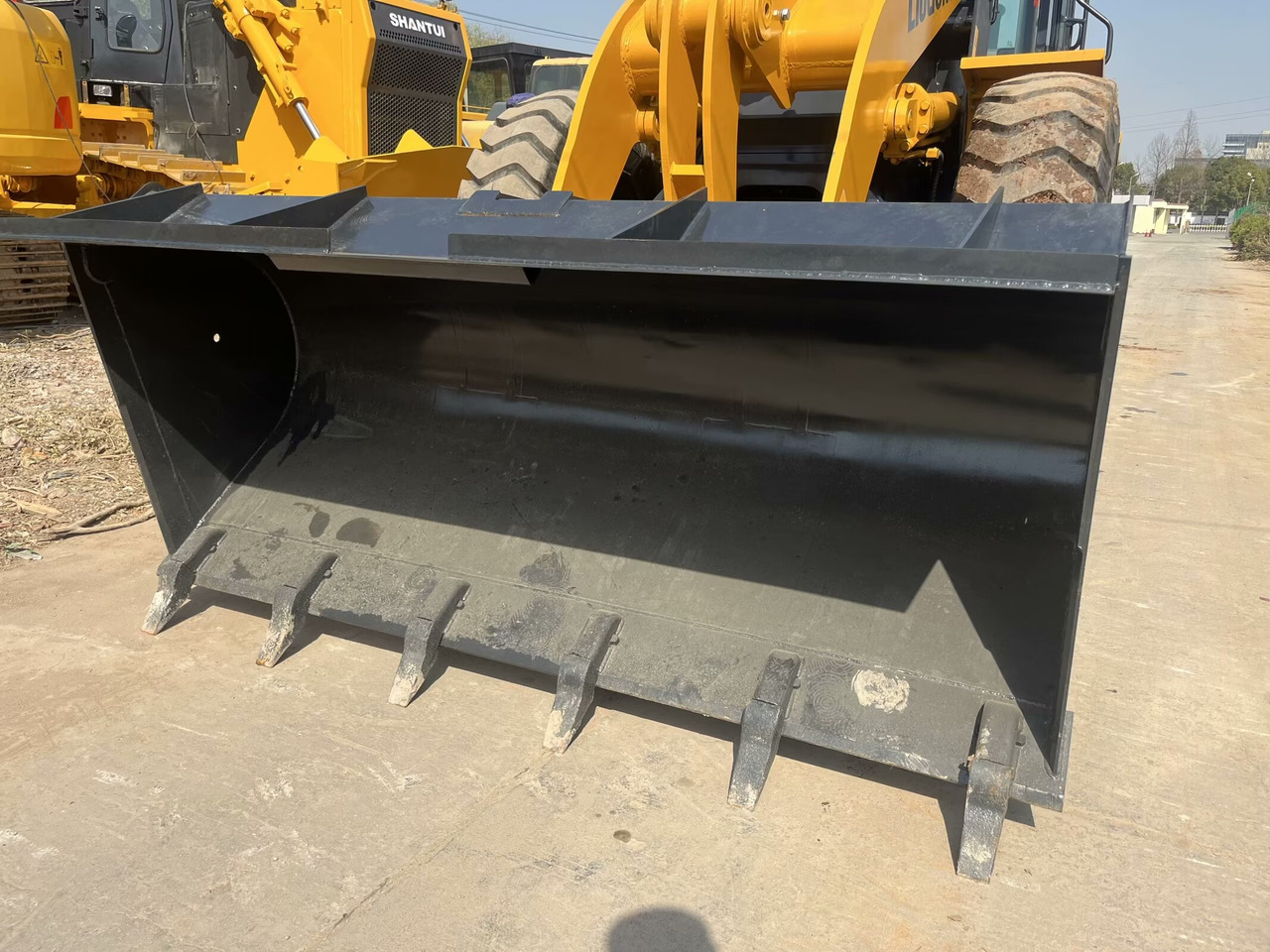 Chargeuse sur pneus LIUGONG 835