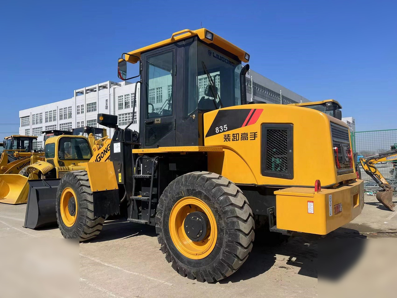 Chargeuse sur pneus LIUGONG 835