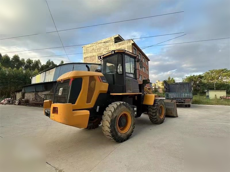 Chargeuse sur pneus LIUGONG 835H