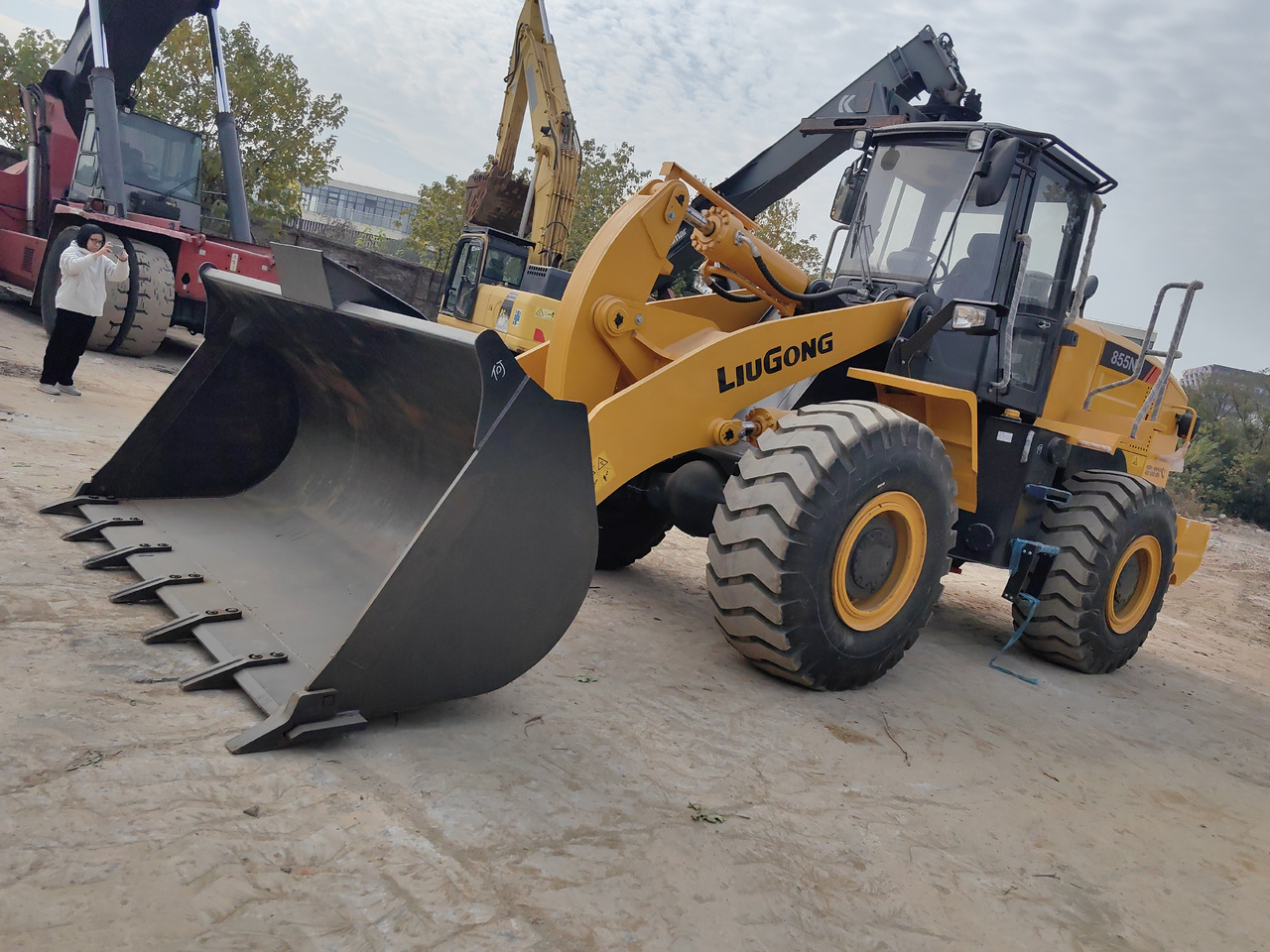 Chargeuse sur pneus LIUGONG 855N