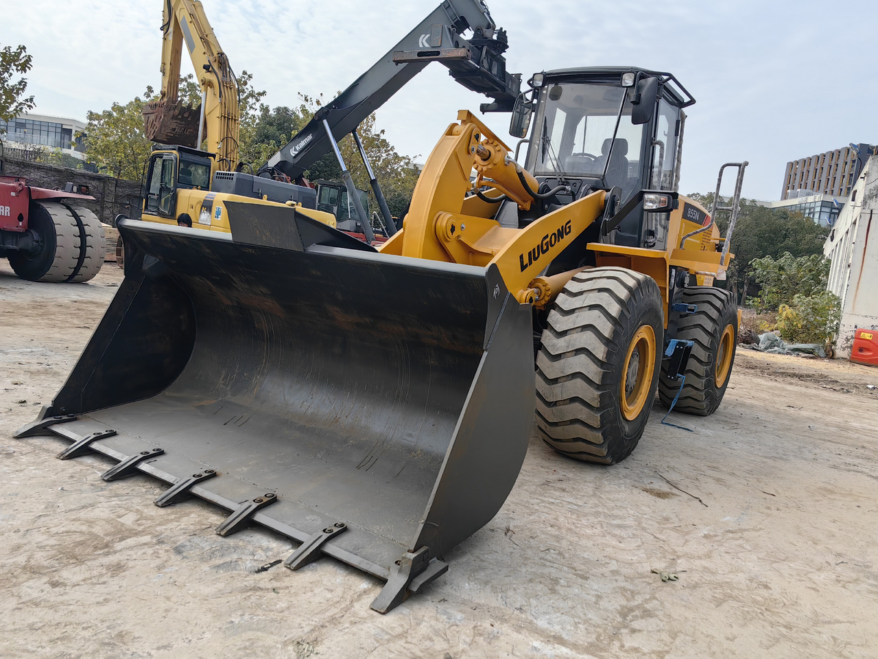 Chargeuse sur pneus LIUGONG 855N