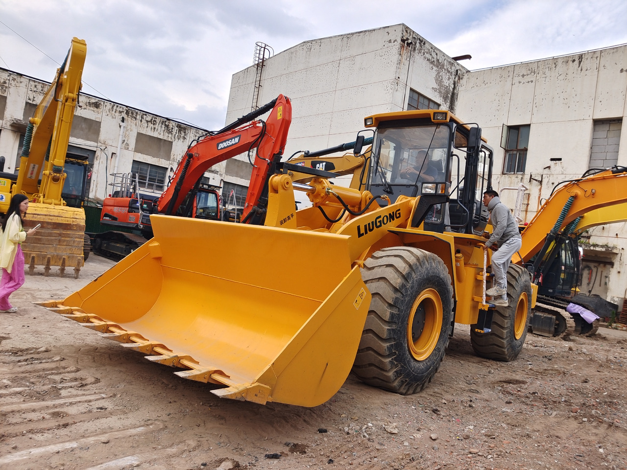 Chargeuse sur pneus LIUGONG 856