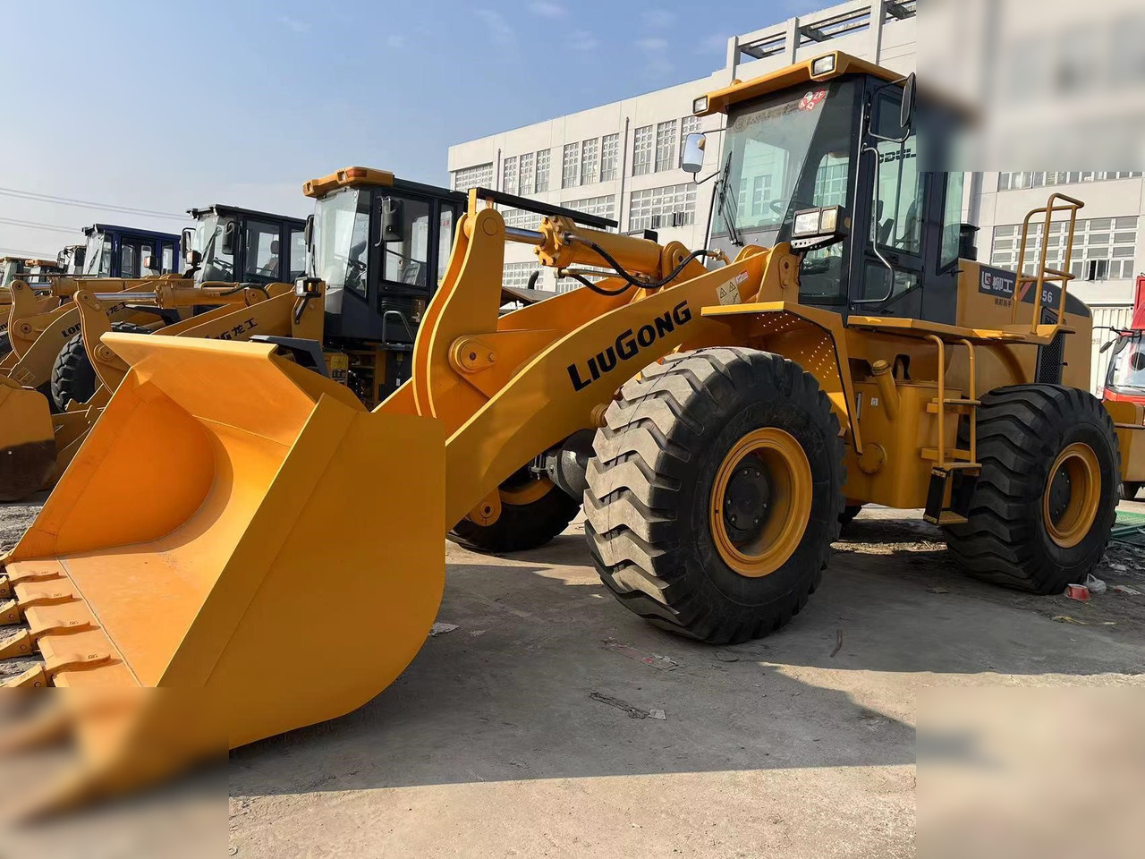 Chargeuse sur pneus LIUGONG 856