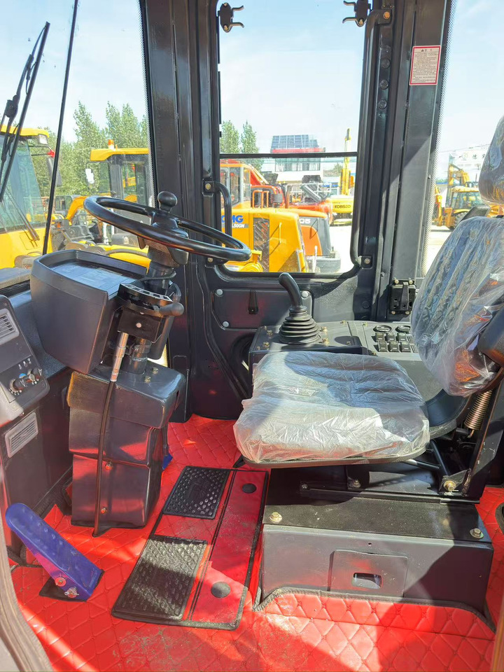 Chargeuse sur pneus LIUGONG 856