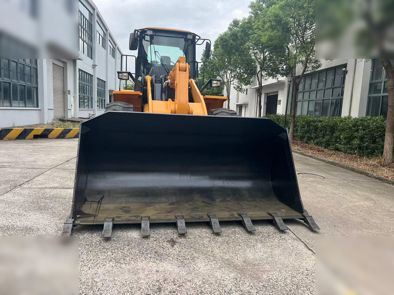 Chargeuse sur pneus LIUGONG 856H