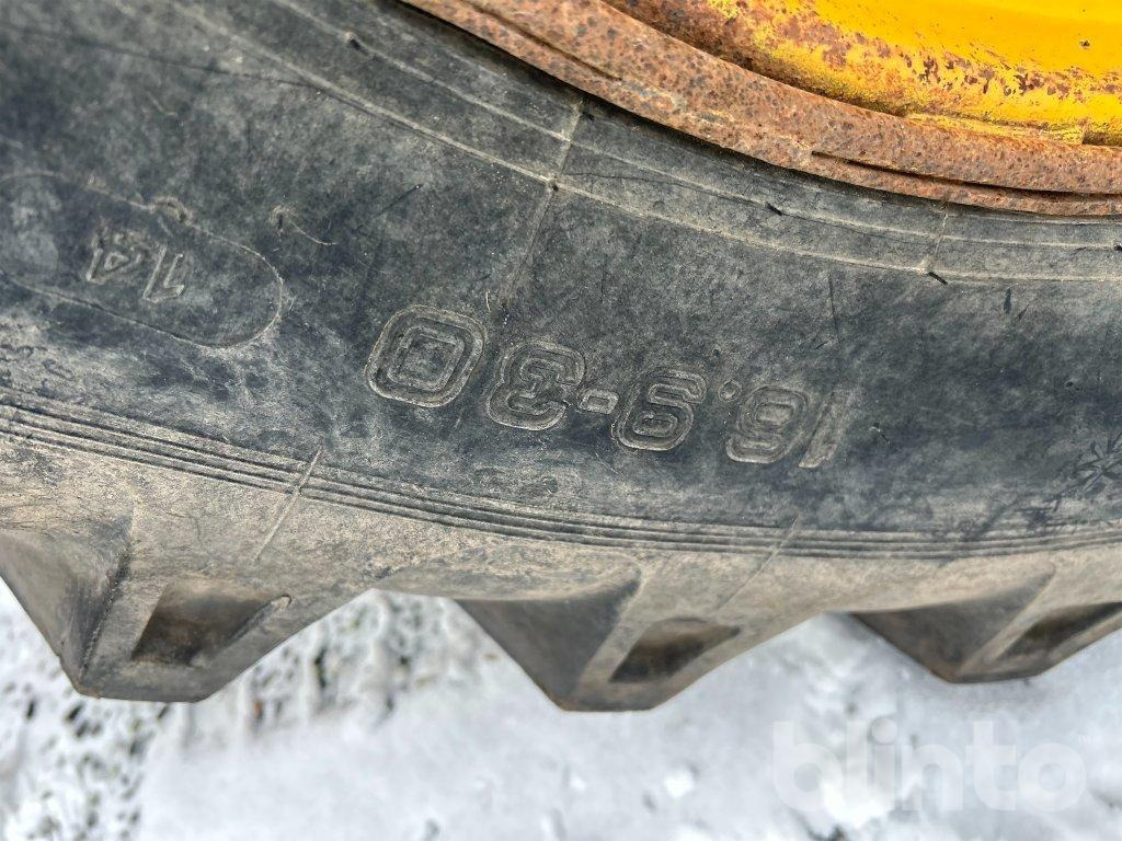 Chargeuse sur pneus LM 621