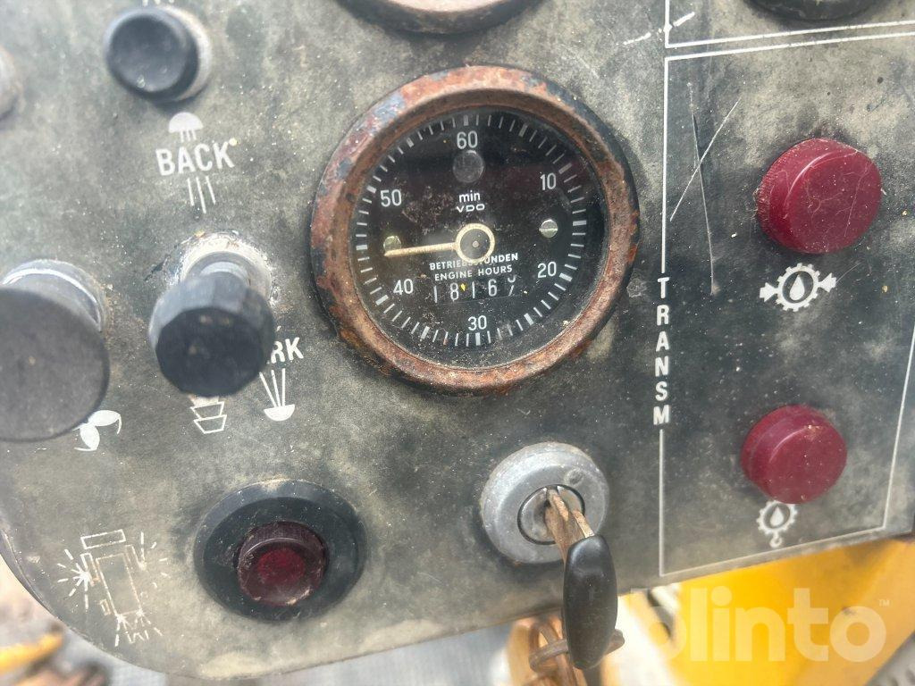 Chargeuse sur pneus LM 621