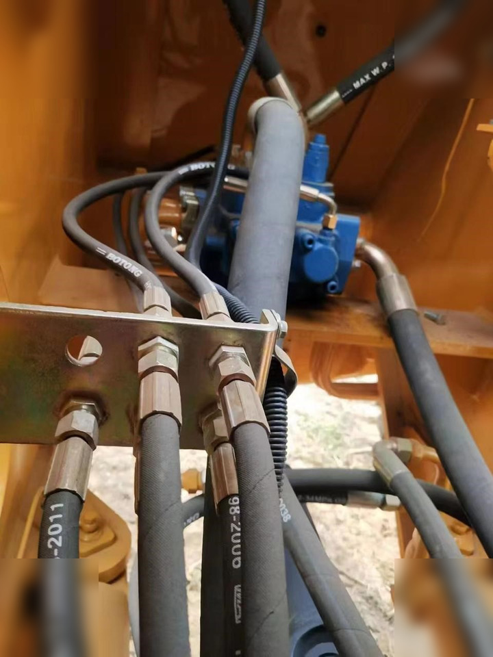 Chargeuse sur pneus LONKING CDM855NE