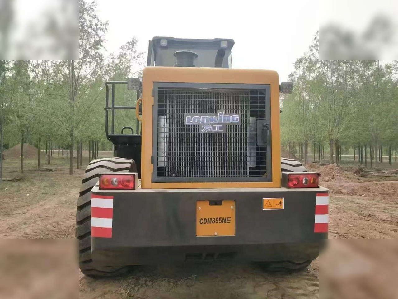 Chargeuse sur pneus LONKING CDM855NE