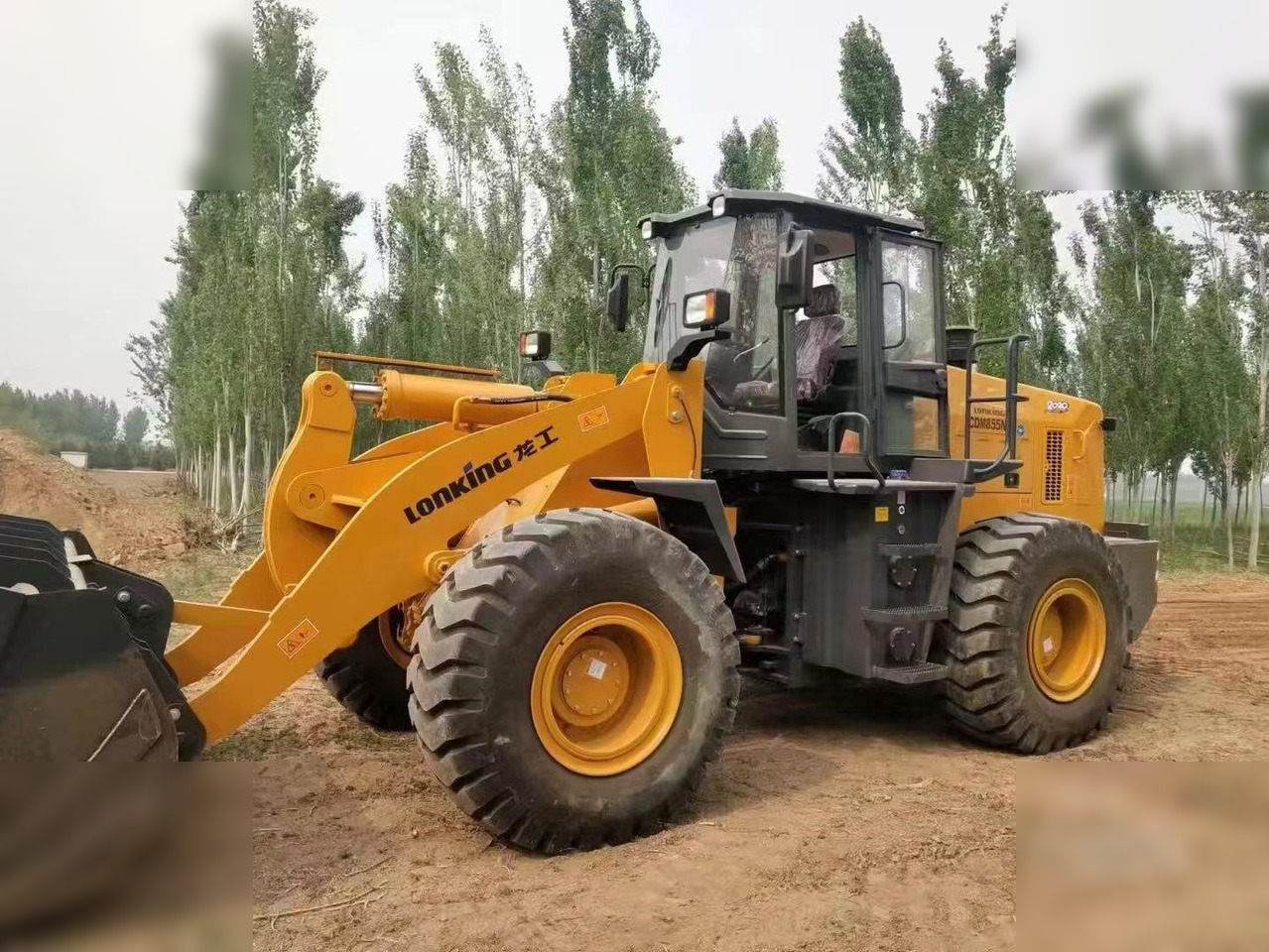 Chargeuse sur pneus LONKING CDM855NE