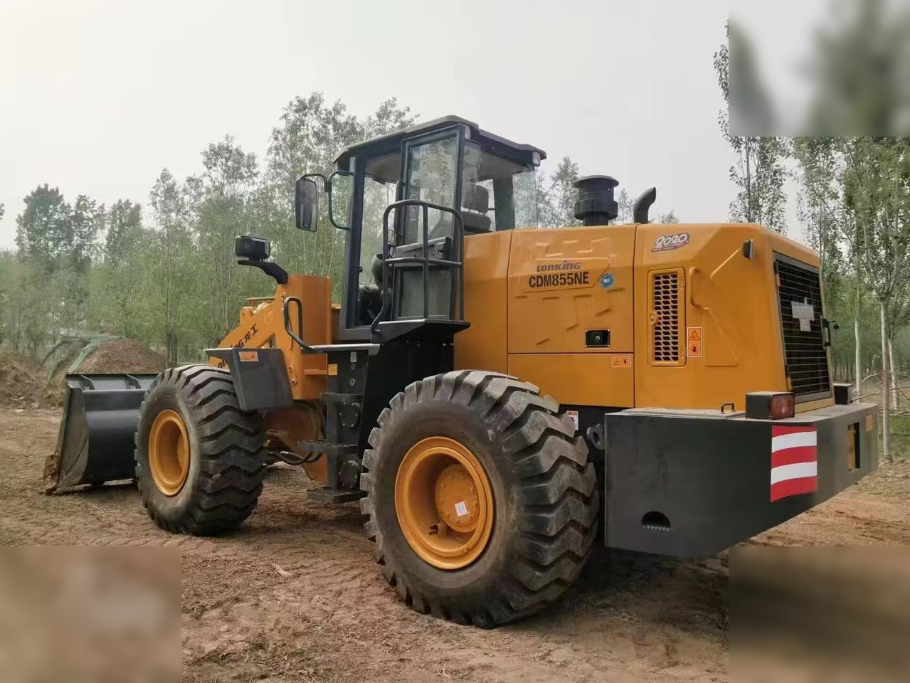 Chargeuse sur pneus LONKING CDM855NE