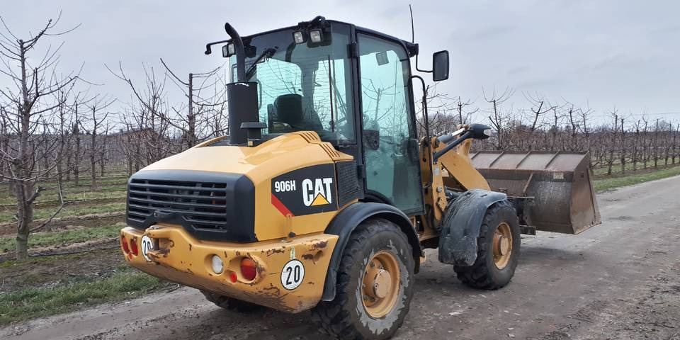 Chargeuse sur pneus Ładowarka Caterpillar 906H widły + łyżka