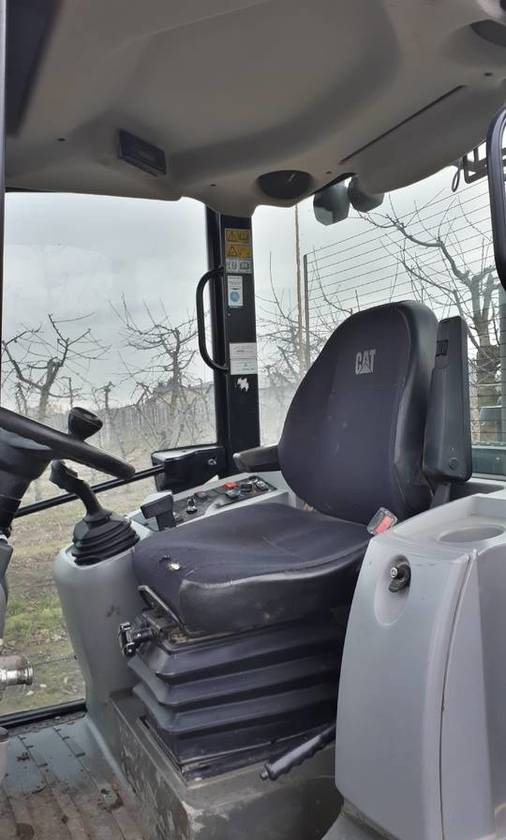 Chargeuse sur pneus Ładowarka Caterpillar 906H widły + łyżka