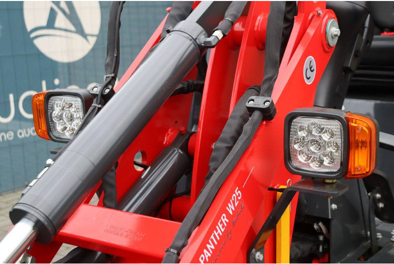 Chargeuse sur pneus Landward Panther W25