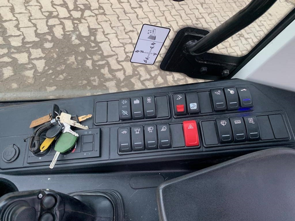 Chargeuse sur pneus Liebherr L506 Compact