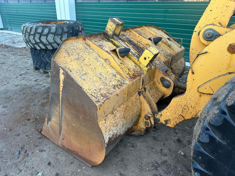 Chargeuse sur pneus Liebherr L541 Included spare wheels
