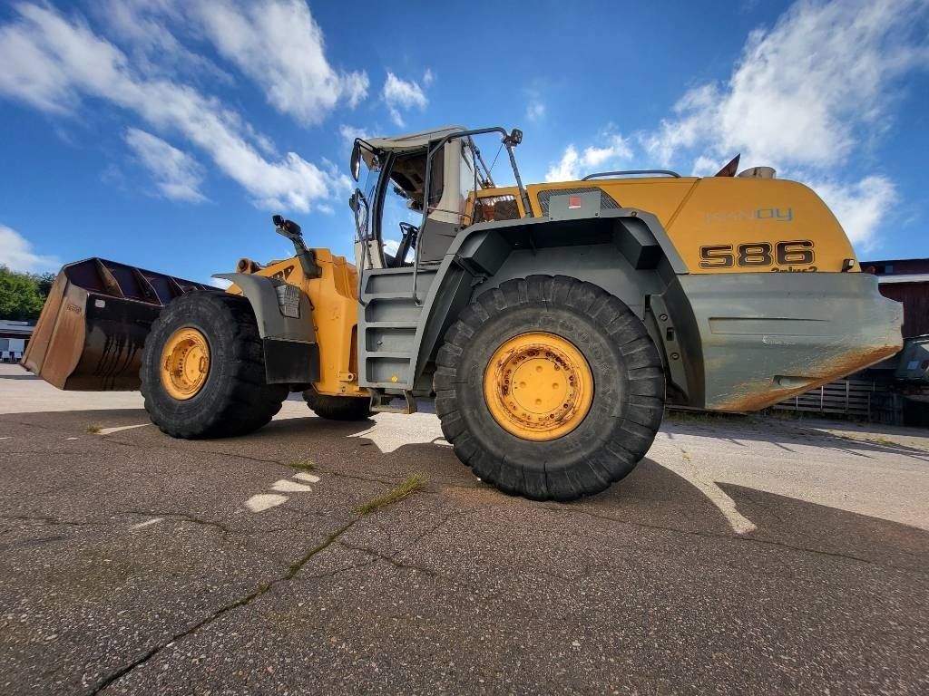 Chargeuse sur pneus Liebherr L 586 2Plus2
