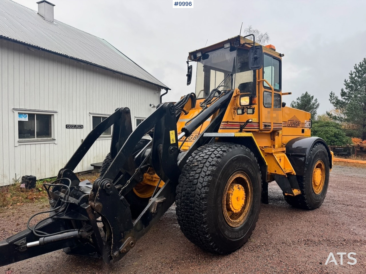 Chargeuse sur pneus Ljungby L14 wheel loader with bucket (VIDEO)