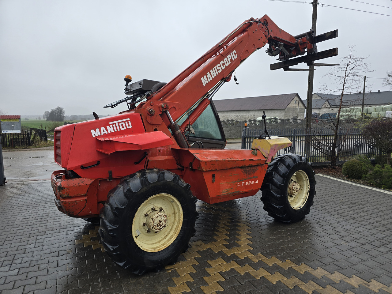 Chargeuse sur pneus MANITOU MT 928-4