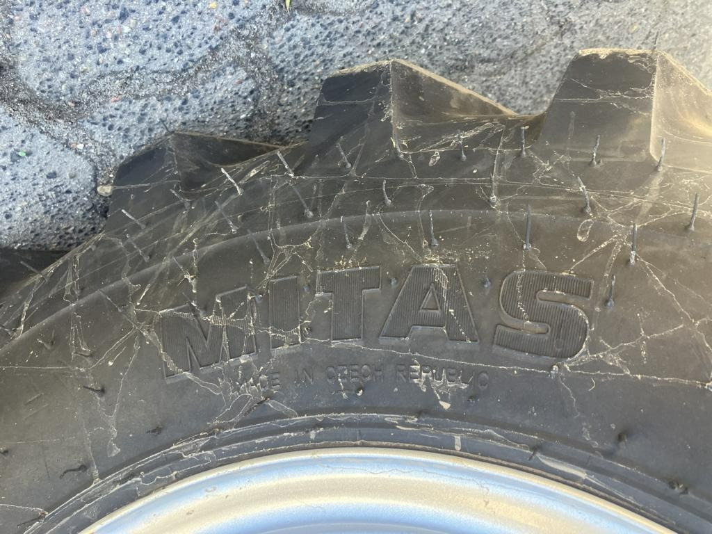 Chargeuse sur pneus MECALAC AX 850