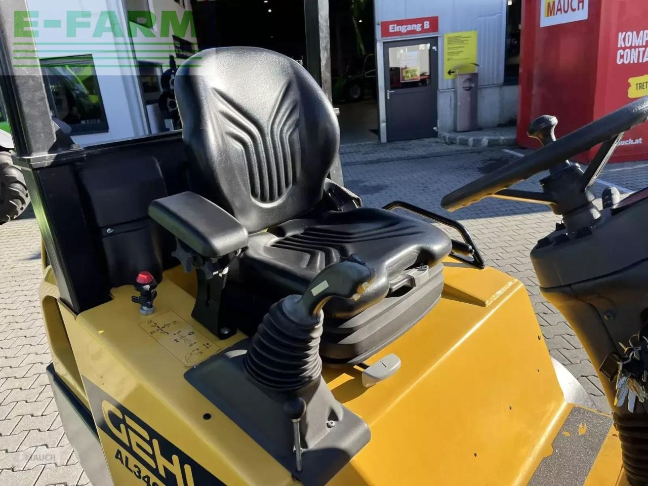 Chargeuse sur pneus Mustang 340 mit euroaufnahme hydraulisch