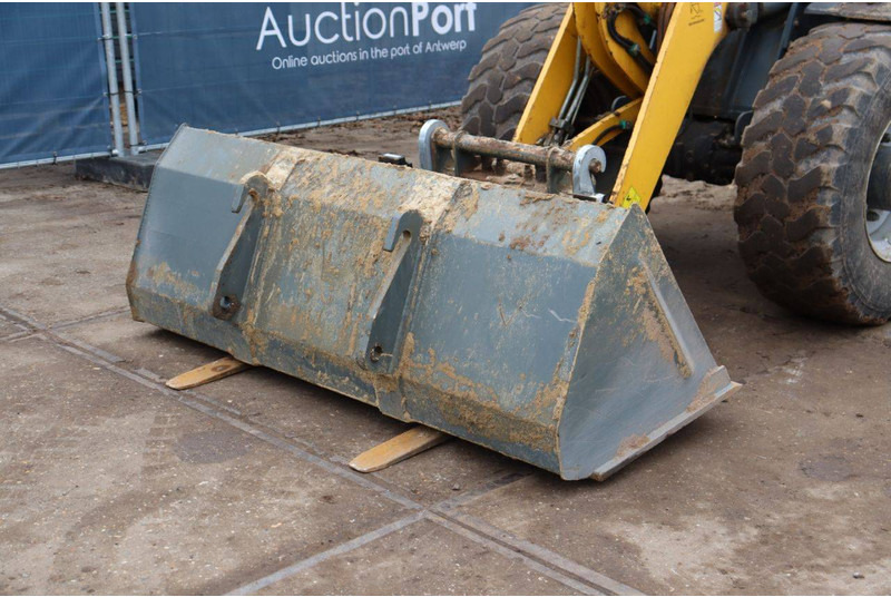 Chargeuse sur pneus Mustang AL 708